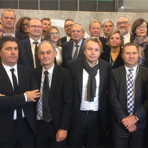 Les acteurs du bâtiment et le ministre de la Cohésion des territoires, Jacques Ménard, ont signé, le 9 novembre dernier, la charte d’engagement volontaire de la filière bâtiment pour la construction numérique. [©W.Pillard EGF.BTP]