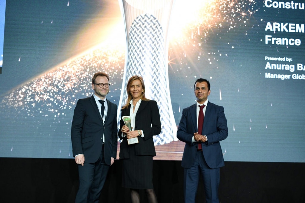 Sonja Blanc, Dg de Sireg Geotech, et Guillaume Clédat, directeur scientifique pour la résine Elium chez Arkema ont reçu leur récompense lors de la remise des prix. [©Arkema]