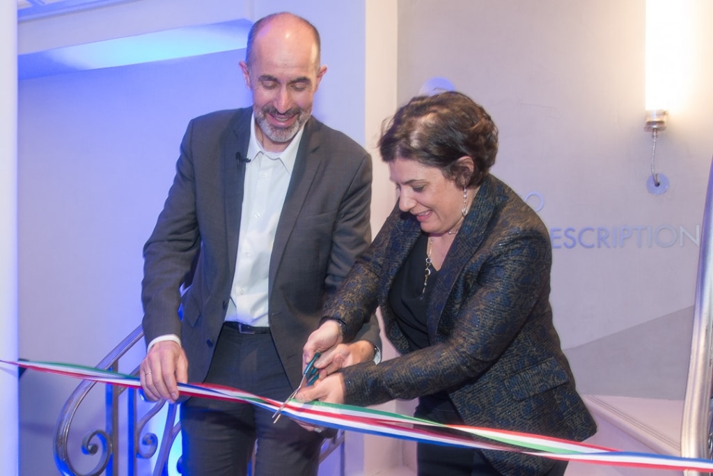 Christophe Jeauneau, directeur général de Mapei France, et ???, petite-fille du fondateur de l’entreprise, inaugurant le Mapei World Paris. [©ACPresse]