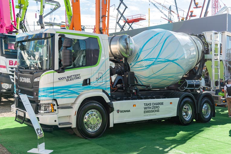 Les porteurs électriques à batterie de Scania sont associés à la toupie Energya E7 de l’Italien Cifa. [©ACPresse]