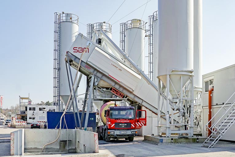 La grande capacité de malaxage de l’Euromix 4000 accélère la logistique de livraison des bétons au moment des fortes demandes. [©SBM Mineral Processing]