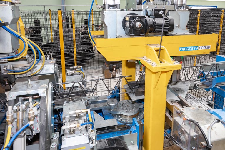 A2C Préfa – Progress Group. Machine Versa de préfabrication de raidisseurs.