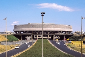 Le terminal 1 de l’aéroport Roissy – Charles de Gaulle a été mis en service en 1974, après dix ans de travaux. [©Paul Andreu Architecture]