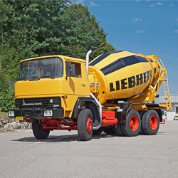 Entièrement restaurée pour fêter les 50 ans du lancement de la première toupie Libeherr, la HTM 702 date de 1977. [©Liebherr]