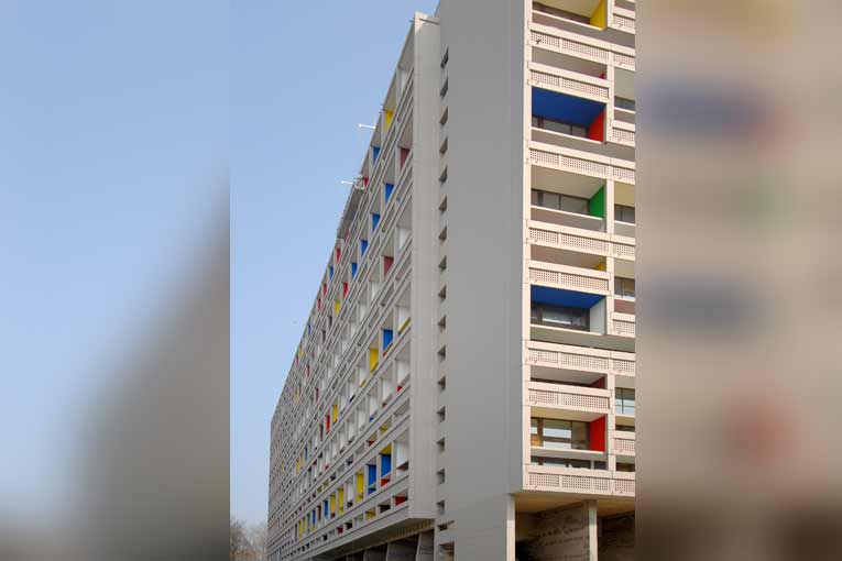 Exemple du caractère multi-échelle du ciment. Ici, la Cité Radieuse du Corbusier à Briey-en-Forêt, dans l’Est de la France. [©ACPresse]