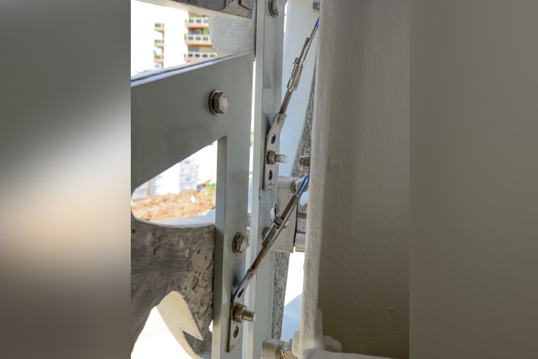 Halfen : Lier et suspendre