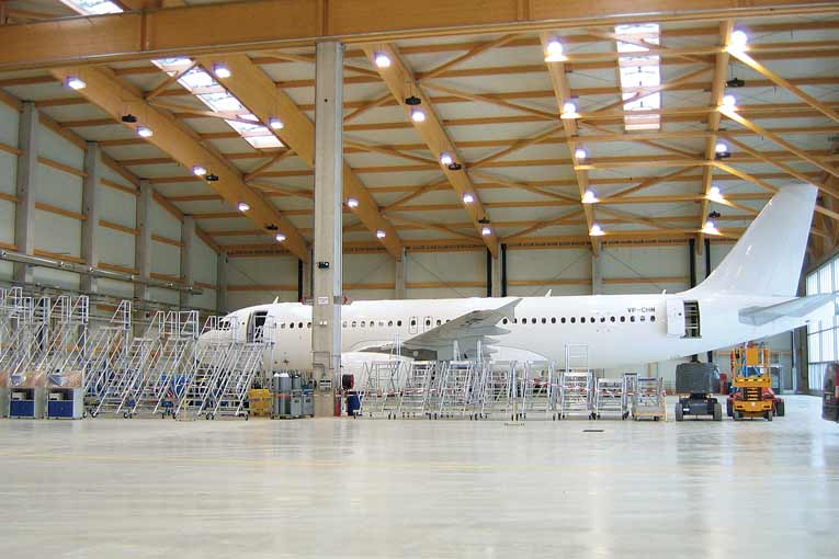 Dallage d'un hangar du Suisse Amac Aerospace réalisé par HSols Industriels.  [©HSols Industriels.]