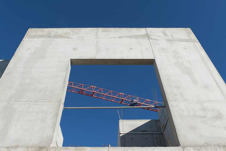 Coulage d'un béton Lafarge Thermedia par l’entreprise angevine Bonnel, dans le cadre d’un chantier de logements collectifs, à Avrillé (49). [©LafargeHolcim/H-A Ségalen]