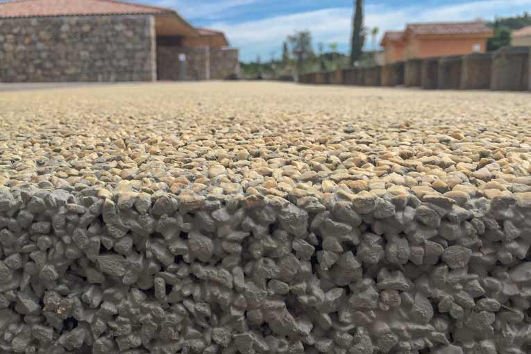 Un béton drainant est avant tout un béton technique, destiné à absorber les eaux de pluie et de ruissellement.    [©GCP Applied Technologies]