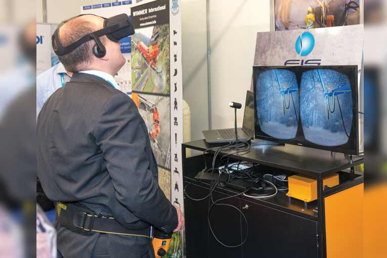 Démonstration du 3D Shotcrete Simulator d’Edvirt sur le salon de l’Aftes, à Paris. [©ACPresse]