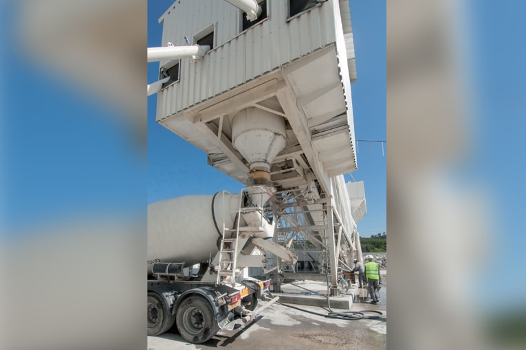 L’intégration de granulats recyclés oblige à quelques adaptations dans le process de production du béton. [©ACPresse]