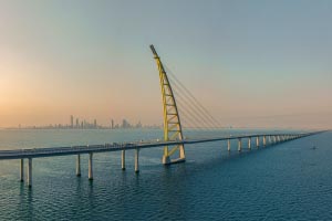 Systra a inauguré le pont Sheikh Jaber Al-Ahmad Al-Sabah au Koweït, qui constitue un record mondial : 36,1 km de pont au-dessus de la mer. [©Systra]