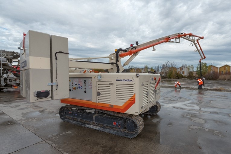 Mecbo vient de mettre sur le marché le Scorpion, un chenillard équipé d’une flèche de 15 m, destiné à la distribution du béton. Pour en savoir plus, rendez-vous sur ACPresse.fr (univers “Béton”, rubrique “Produits”). [©ACPresse]