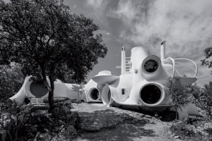 Claude Hausermann-Costy, maison auto-construite par Joël Unal en Ardèche, 1972-2008. [©Raphaëlle Saint-Pierre et Stanislas Boutmy]
