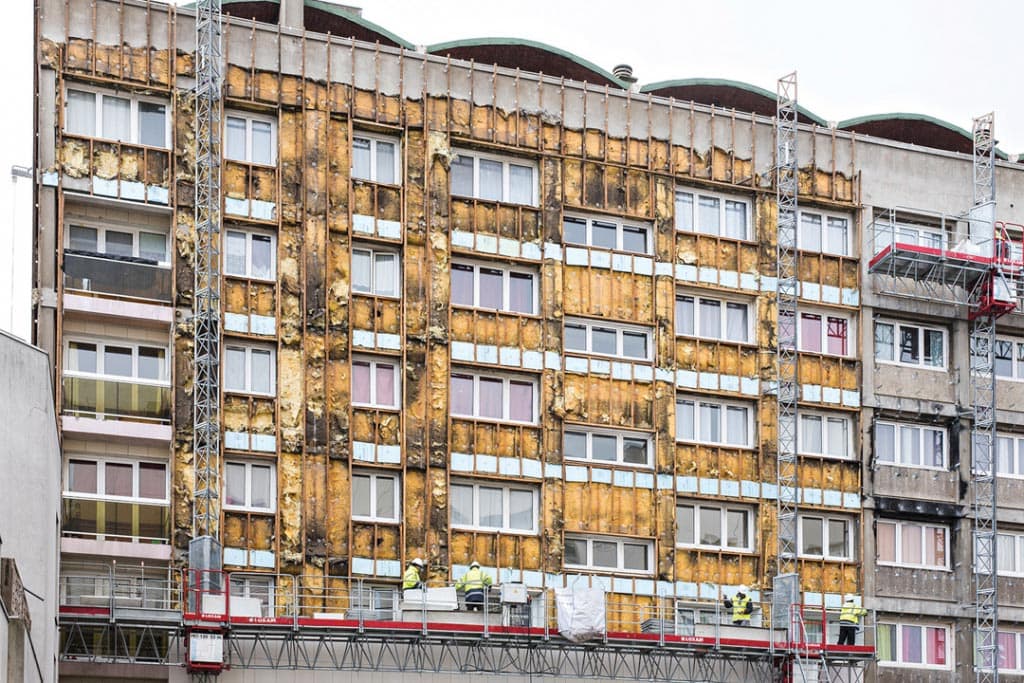 Le recyclage de la laine de verre issue de la déconstruction est, sans aucun doute, l’un des enjeux majeurs du traitement des déchets du BTP. [©Isover]