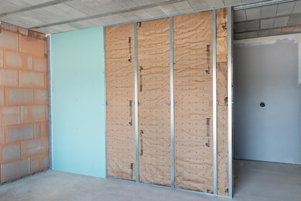 Avec sa cloison de garage isolante, Knauf propose un nouveau système spécialement dédié à l’isolation thermique et acoustique entre habitat et locaux non chauffés. [©Knauf Insulation]