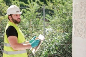 D'octobre 2018 à août 2019, le site de Servas (Ain) de Saint-Gobain Weber a accueilli l’artiste plasticien Jérémy Gobé en résidence. [©Weber]