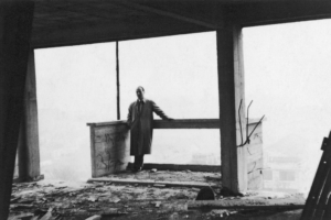 Jean Ginsberg sur un de ses chantiers dans les années 1950. [©Archives Philippe Dehan/DR]