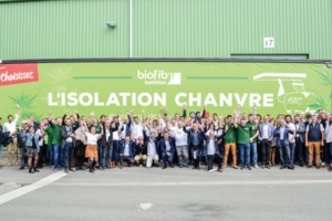 Tous les collaborateurs de Cavac Biomatériaux se sont réunis à Saint-Gemme-la-Plaine (85) pour fêter les 10 ans de la filiale. [©Cavac]