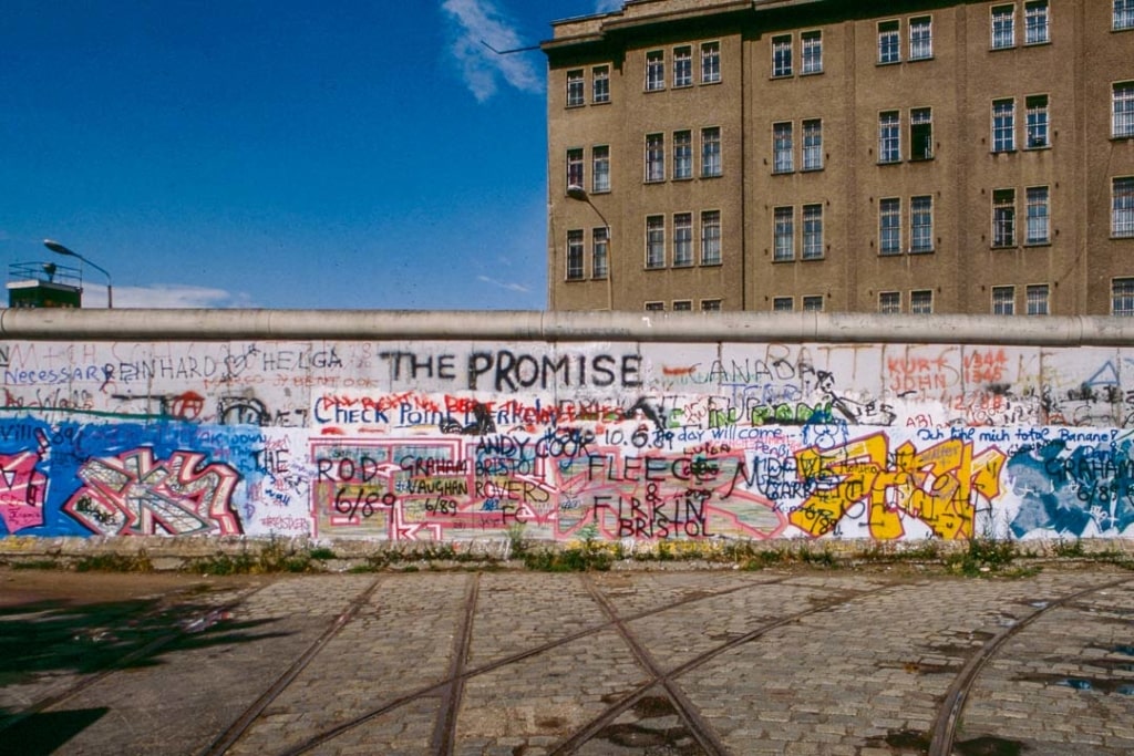 D'une longueur de 140 km, dont 43 km à l'intérieur même de Berlin, le Mur coupait près de 193 rues, lignes de tramways y compris... [©ACPresse/Frédéric Gluzicki]
