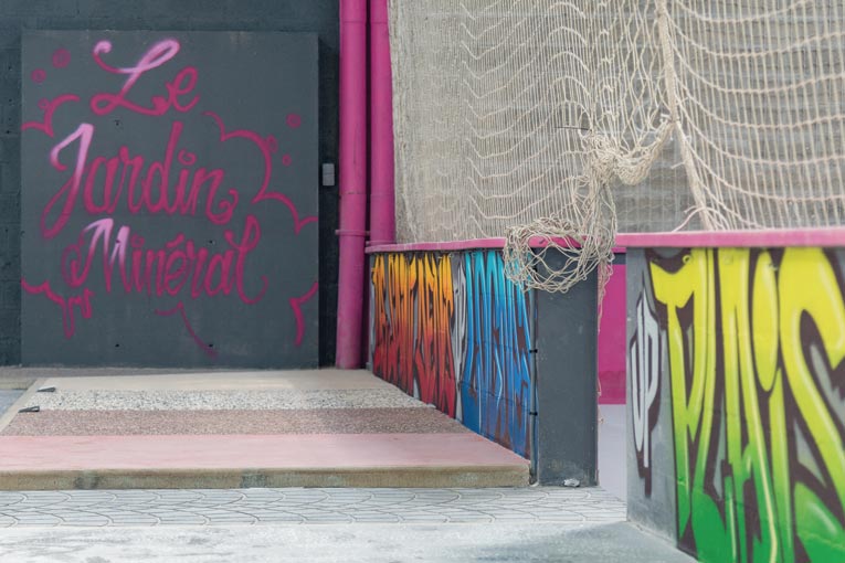 Tags et graffitis rehaussent les exemples de bétons esthétiques, donnant à l’ensemble un aspect très urbain. [©ACPresse]