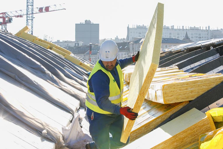 La superficie d’isolants posés dans le secteur du bâtiment a augmenté de 1,4 %, par rapport à 2018. [©Isover]