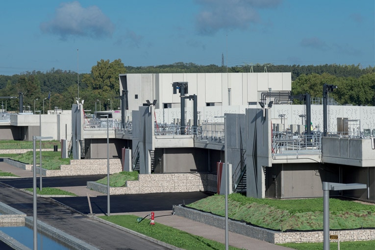 L’usine d’épuration d’Achères Seine-Aval (78) constitue un lieu expérimental formidable, en termes de béton et d’esthétisme architectural. Un bâtiment imaginé par Dominique et Giovanni Lelli et Luc Weizmann.[©ACPresse]