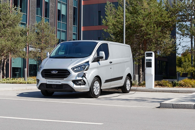 Ford propose un nouveau transit hybride et rechargeable pour les milieux urbains. [©Ford] 