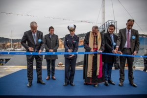 La Capo Cinto a été inauguré par Guy Sidos, PDG de Vicat, d'Anne Cullere, marraine du navire et des autorités religieuses locales. [©Vicat]