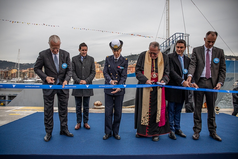 La Capo Cinto a été inauguré par Guy Sidos, PDG de Vicat, d'Anne Cullere, marraine du navire, et des autorités religieuses locales. [©Vicat]