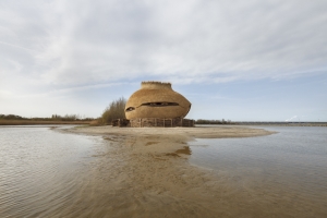 L'observatoire TIJ est posé sur le sable comme un œuf de sterne. [©Katja Effting]