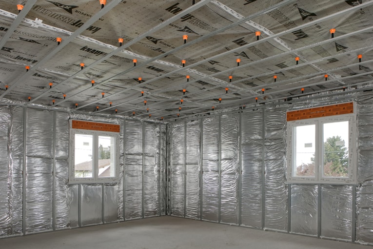 Knauf Insulation lance RT Plus Murs, une solution d’isolation 2-en-1 pour combles aménagés, disponible en neuf ou en rénovation. [©Knauf Inuslation]