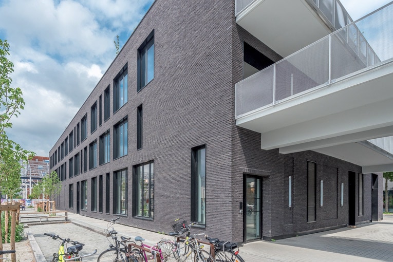 SNBVI : Opération #Unik, à Nantes. Sandra Planchez architecte. Façade ventilée, intégrant un doublage en briques sombres signées Wienerberger. [©ACPresse]