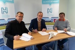 Didier Airieau, Julien Blanchard et Hervé Charpentier lors de la signature de l’accord entre HGCT et Bétonic. [©HGCT]