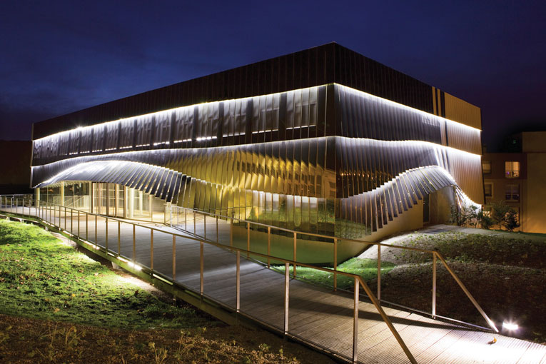 La façade ventilée n’a de cesse d’évoluer pour pouvoir répondre aux attentes d’architectes. [©ArcelorMittal]