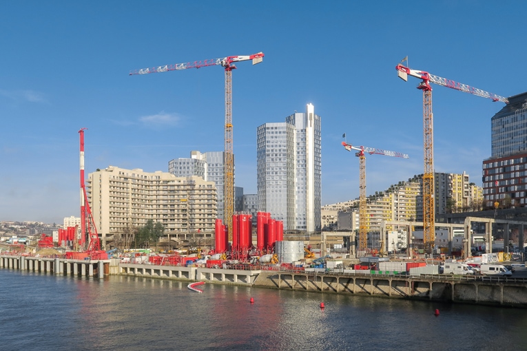 La future gare Pont-de-Sèvres se situera en bordure de Seine, juste en face de la Seine Musicale. [©Caroline Kim]