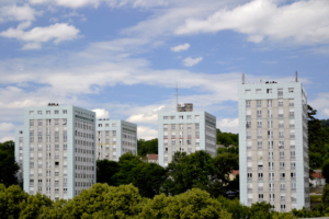 Les besoins en entretien et rénovation sont importants, car plus de 7 logements HLM sur 10 ont été construits avant 1985. [©Square Habitat]