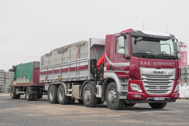 Les camions de Pigouchet sont facilement identifiables. Ils participent à l’image de service de l’industriel.  [©Michel Roche]