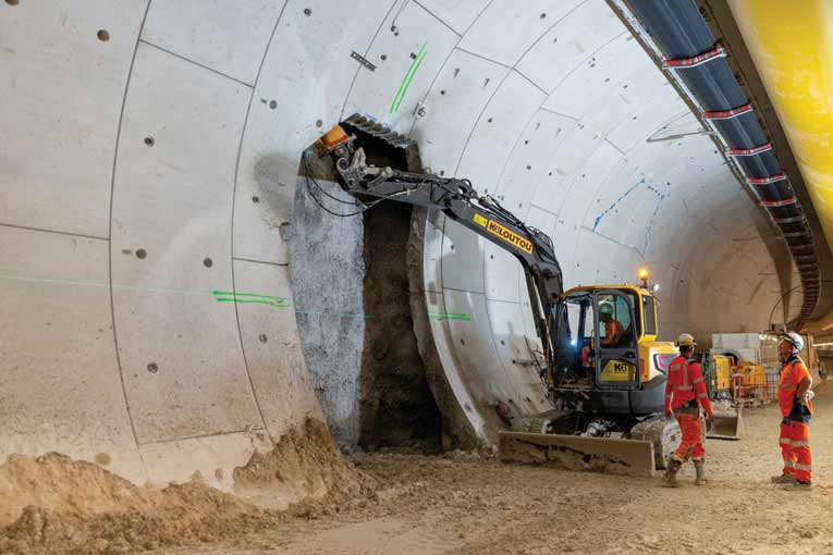 Premiers coups de marteau pour la construction de la galerie de liaison avec le puits OA 803, qui fera office de sortie de secours. [©ACPresse]