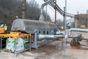 Sécheur à lit fluidisé installé sur le site de la cimenterie LafargeHolcim de Val d’Azergues (69). [©ACPresse]