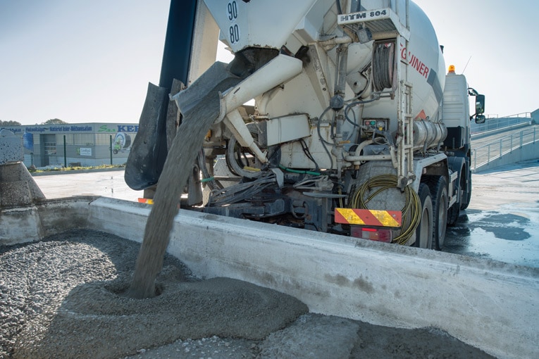 Les excédents de béton non utilisés et retournés en centrale ne sont donc pas à prendre à la légère. Benne de recyclage sur le site Celtys de Landivisiau (29). [©ACPresse]