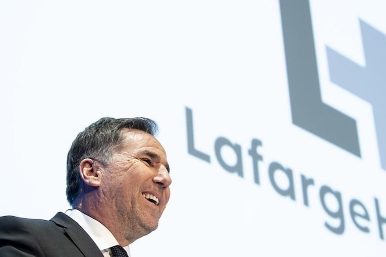 Président de LafargeHolcim, Jan Jenisch s’est engagé auprès de la SBTi pour réduire l’empreinte carbone de sa production de matériaux. [©LafargeHolcim]