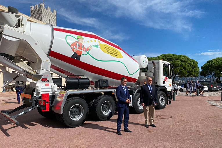 Les deux toupies hybrides EMT ont été présentées au Prince Albert II de Monaco.  [©Schwing Stetter]