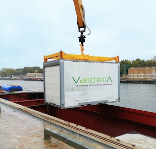 Cemex teste le transit par transport fluvial à Tolbiac