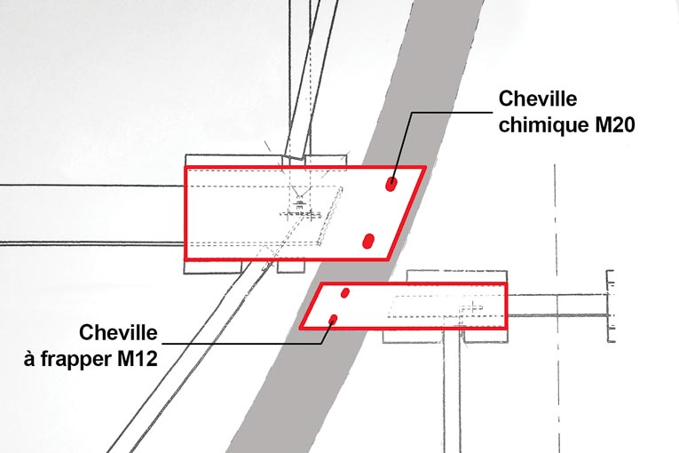 Figure 2 - Extrait du plan de la couverture des silos qui montre le détail de la fixation sur le béton des platelages métalliques à l’aide de platines perforées en forme de trapèze.