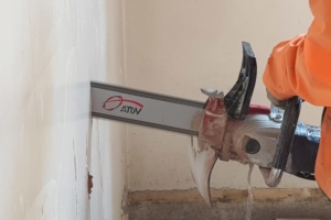 ATDV lance la E-Saw, une tronçonneuse électrique 220 V à chaîne diamantée, pour découper jusqu’à 30 cm du béton armé. [©ATDV]