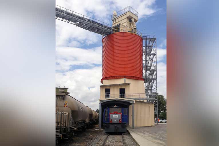 Grâce à sa nouvelle installation, la cimenterie LafargeHolcim de Martres-Tolosane peut remplir de clinker un train complet de 1 500 t en 6 h. [©LafargeHolcim]