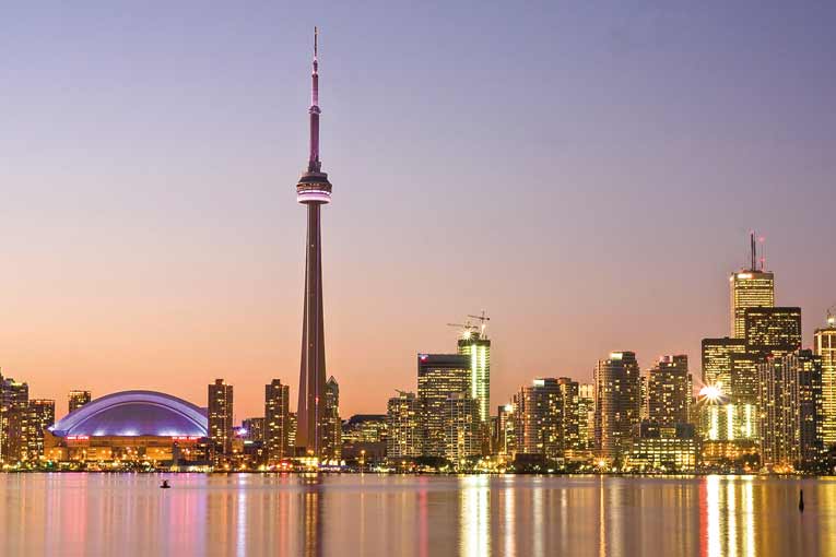 Panorama sur la ville de Toronto et la CN Tower.  [Courtoisie de Benson Kua]