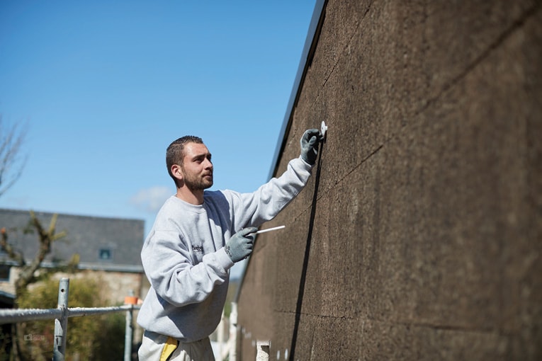 Saint-Gobain Weber lance webertherm XM natura, premier système ITE en liège sous enduit. [©Saint-Gobain Weber]