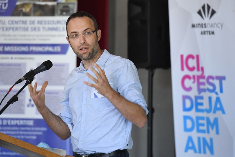 François Martin, chef de projets travaux souterrains chez BG Ingénieurs Conseils, a abordé la thématique de l’emploi des bétons dans les travaux de réalisation de tunnels et de galeries. [©Poces]